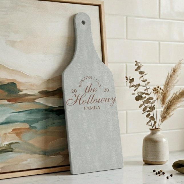 Anpassningsbar Elegant Skript efternamn Värdinna G (Custom Elegant Script Last Name Hostess Gift Cutting Board)