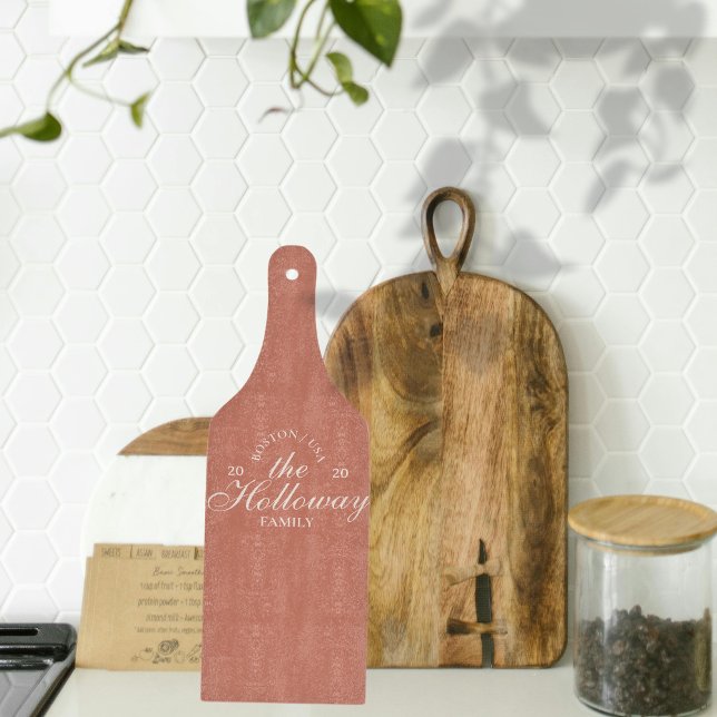 Anpassningsbar Elegant Skript efternamn Värdinna G (A great hostess is always in need of a new cutting board! Why not customize it? )