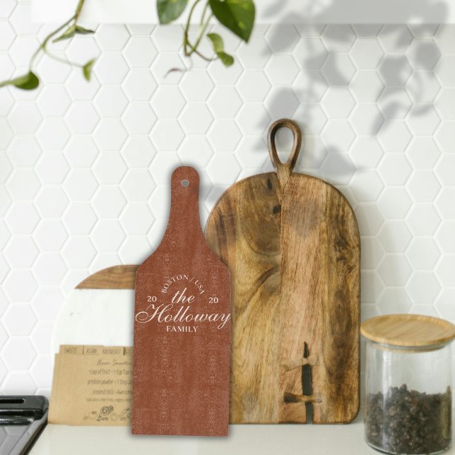Anpassningsbar Elegant Skript efternamn Värdinna G (A great hostess is always in need of a new cutting board! Why not customize it? )