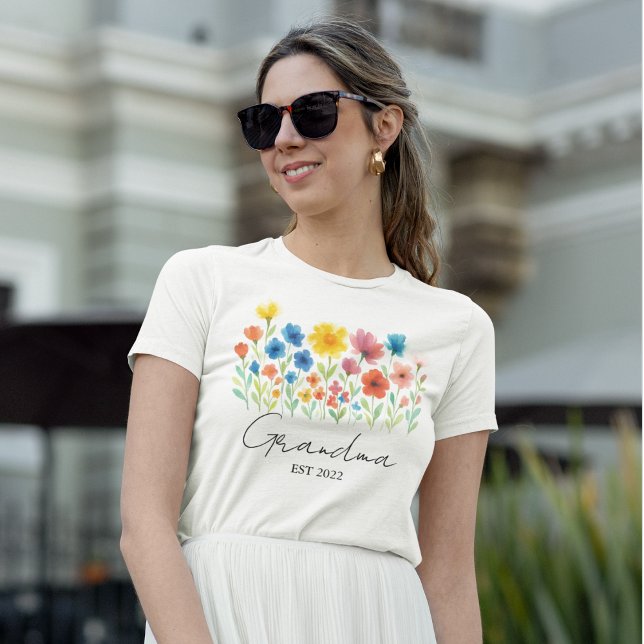 Anpassningsbar Est. År - Grandma Wildblomma T Shirt (Skapare uppladdad)