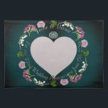 Anpassningsbar Event Photo Blommigt Heart Ram Bordstablett<br><div class="desc">En underbar och enkel blommigt för henne,  som säger exakt vad du vill hedra dem på en fantastiskt tryckt trasa-bordstablett? Då kanske min ursprungliga blommigt,  dal,  fresia,  ro och gemstone-grafik med ditt vackra foto,  bara är sak!</div>