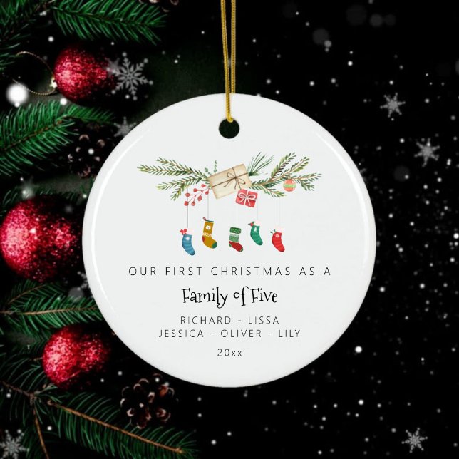 Anpassningsbar Familj med fem Holly-lager jul Julgransprydnad Keramik (Custom Family Of Five Holly Stockings Christmas Ceramic Ornament)