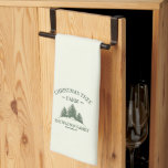 Anpassningsbar Familj Namn Julgran Farm Retro Kökshandduk<br><div class="desc">Lägg till en feg fläck i köket med den här anpassningsbar helgdag handduken! Med din familjs namn och en Julgran-servergruppsdesign i sage grönt är det perfekt för helgdag att laga mat och koka upp ditt utrymme.</div>