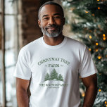 Anpassningsbar Familj Namn Julgran Farm Retro T Shirt<br><div class="desc">Gå in i helgdag med anpassningsbarnas t-shirt! Det är perfekt för festliga sammankomster och helgdag! Med din familjs namn och en Julgran-uppställning i sage grönt!</div>