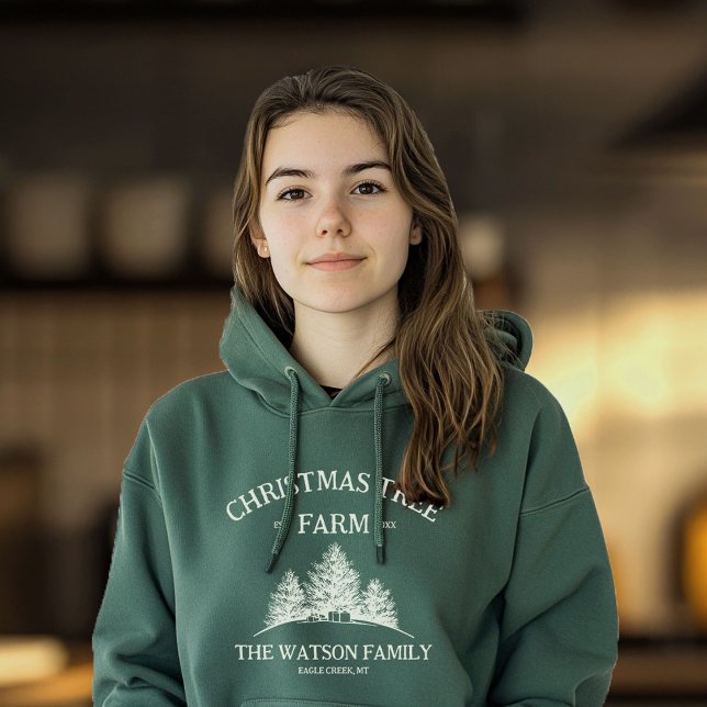 Anpassningsbar Familj Namn Julgran Farm Retro T Shirt (Skapare uppladdad)
