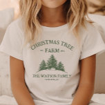 Anpassningsbar Familj Namn Julgran Farm Retro T Shirt<br><div class="desc">Deka ut barnen i helgdag och fuska med den här söta t-shirt! Med din familj namn och en Julgran-retro i sage grönt är det perfekt för roligt av festliga familjer och säsong stil.</div>