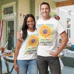 Anpassningsbar Familjeåterförening T Shirt<br><div class="desc">Familjeåterföreningen T-shirt dekoreras med en gult solros på en färgstark vattenfärgsbakgrund. Enkelt anpassade. Använda alternativet Anpassa ytterligare om du vill ändra texten storlekt,  stil eller färg. Eftersom vi skapar vår egen teckning kommer du inte att hitta just den här bilden från andra designers. Ursprunglig vattenfärg © Michele Davies.</div>