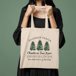 Anpassningsbar Family Julgran Farm Helgdag Tygkasse<br><div class="desc">Anpassningsbar Julgran Farm i säck i grönt och kol grått färg. Den har en modern,  rustisk typografisk design med 3 färskskfärgade grönt Julgranar. Anpassa med din familj namn,  plats och annan anpassningsbar. Helgdag till väskan har en dubbelsidig utformning på fram- och baksidorna.</div>