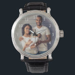 Anpassningsbar Family Photo White Nummer Armbandsur<br><div class="desc">Gör ett familjefoto till en uppskattad nyckelsaké som han kan använda varje dag. Den här klockan har enkla vita sans serif-nummer som omger utrymmet för ditt favoritfotografi. Byt enkelt ut exempelbilden mot en egen.</div>