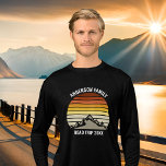Anpassningsbar Family Resa Mountain Sunset Långärm T Shirt<br><div class="desc">Denna vintage av orangen i coola över rocky mountains till sin natur gör en underbar bild av en uppsättning anpassade t-shirts för långärmad för familjeåterförening, landsväg resa eller semester. Minneshögtidlighålla din helgdag-vecka med matchande garantier för mamma, pappa, bror och syster. Lägg bara till ditt eget efternamn och året med vår...</div>