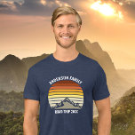 Anpassningsbar Family Reunion Sunset Mountain Road T Shirt<br><div class="desc">Den här coolans vintage i orangen över rocky mountains i naturen gör en underbar bild av en uppsättning skjortor med tre blend för familjeåterförening, landsväg resa eller sommarsemester. Minneshögtidlighålla din helgdag-vecka med matchande garantier för mamma, pappa, bror och syster. Lägg bara till ditt eget efternamn och året med vår anpassning...</div>