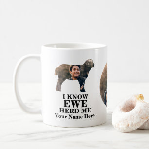 Anpassningsbar fårfoto Jag vet att vi har besatt m Kaffemugg