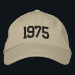 Anpassningsbar Födelseår 50:e födelsedag Personlig Broderad Keps<br><div class="desc">Fira en milstolpe i stil med personligens broderade basebollsockel, anpassad efter ditt födelseår! Perfekten för en 50-årsdag gör det här taket en tankeväckande och unik gåva till alla som vrider de stora 5-0. Lägg till födelseår eller anpassningsbar om du vill skapa en engångsföreteelse. Med trendigets broderier, en bekväm passning och...</div>