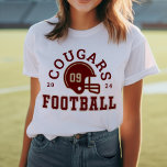 Anpassningsbar Football Mamma Red and Guld Team T Shirt<br><div class="desc">Anpassningsbar Front and Back Football T-Shirt for Mamma - som visas i White Design for Football mammor har en fotbollshjälm med sporttext som kan anpassas för laget namn,  sonens efternamn och hans jersey-nummer. Guld och mörk Red färg kan anpassas.</div>