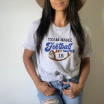 Anpassningsbar Football Player Namn och Number Grå T Shirt<br><div class="desc">Anpassningsbar Front and Back Football T-Shirt - som visas i Athletic grått Design innehåller ordalydelsen "Football" med text som kan anpassas för teamet namn,  efternamn och jersey-nummer. Blå,  läderbrun och träkol-grått-färg kan anpassas.</div>