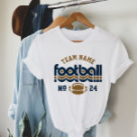 Anpassningsbar Football Team Blue and Brown Women' T Shirt<br><div class="desc">Anpassningsbar Football Namn och Player Number T-Shirt för Mamma - som visas i White Design for Football mammor har återskrivning och anpassningsbar text som kan vara personlig med ett lag-namn och spelarens jersey-nummer. Du kan anpassa marinblått och guldbrunt.</div>
