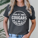 Anpassningsbar Football Team med Player Namn Numbe T Shirt<br><div class="desc">Anpassningsbar Front and Back Football T-Shirt in mörk grått. Utformningen har en snyggt runt logotyp med fotbollshjälmen,  stars och stripes. Anpassa med ditt fotbollslag namn,  jersey-nummer och efternamn. Innehåller en fotbollsaccent på baksidan.</div>