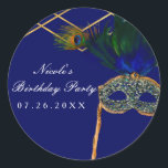 Anpassningsbar för Blue & Guld Peacock Masquerad P Runt Klistermärke<br><div class="desc">Blue & Guld Peacock Masquerad Party Anpassningsbar Favor Stickers. Anpassa med all text du vill ha.</div>