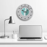 Anpassningsbar för Chiroprator Office Wall Clocks Stor Klocka<br><div class="desc">Anpassningsbarnas väggklocka för ett Chiropractor-kontor kan du anpassa onlinen genom att byta ut vår text mot namn på din ryggradsklinik eller Chiropractor-professionell. Skapat med en logotyp i ryggraden kan du använda på klockorna eller byta ut den mot en egen logotyp eller grafik i Chiropraktik. Håll klockorna på väggen på alla...</div>