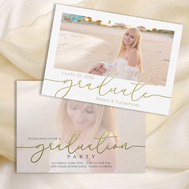 Anpassningsbar för fotoElegant i Guld Script Stude Inbjudningar (Graduation photo invitation template with elegant gold calligraphy script. )