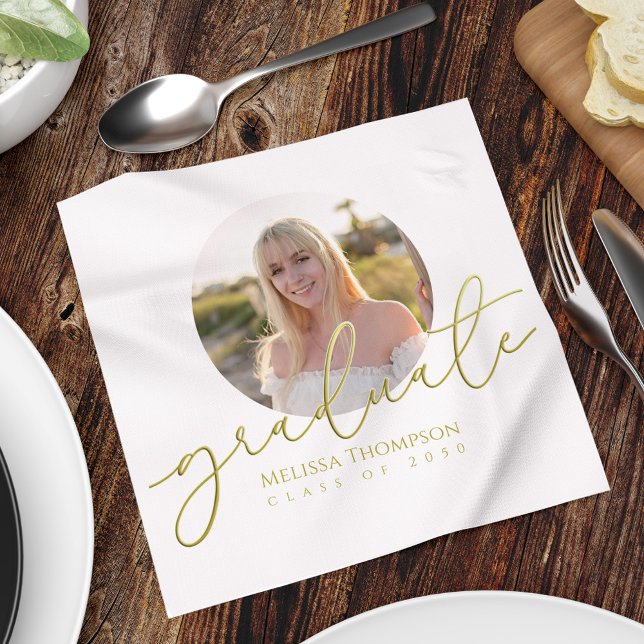 Anpassningsbar för fotoStudentfest i Guld Pappersservett (Graduation gold script custom photo napkin.)