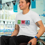 Anpassningsbar för fritidsbehandling i Kärlek T Shirt<br><div class="desc">Fritidsbehandling i Kärlek för fred. En terapeutisk rekreationsgåva till en terapeut som användor ingrepp för att hjälpa funktionshindrade. Fredstecken,  hjärta och person i rullstol. Anpassa den här terapeutiska t-tröjan med namn.</div>