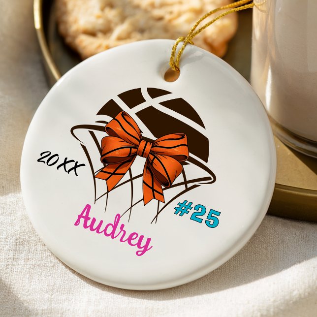 anpassningsbar för idrottsflicka i basketspelare i julgransprydnad keramik (Skapare uppladdad)