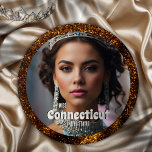Anpassningsbar för PIN- för Bronze Glitz-Skönhetst Knapp<br><div class="desc">Visa din anda av sidförsök med den här skönhetstävlingen för anpassningsbar stift. Ladda upp fotot och ange ditt namn och din text för att skapa den ultimata fläkt-knappen,  eller använda den för att säkra utslaget under skönhetstävlingar och kampanjutseenden.</div>
