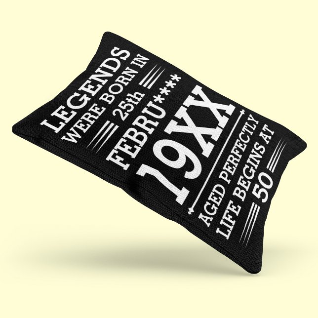 Anpassningsbar förklarades vid månatlig ålder prydnadskudde (Skapare uppladdad)