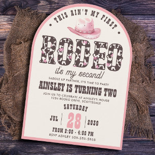 Anpassningsbar Första Rodeo Arched Girls 2:a födel Inbjudningar