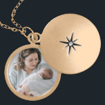 Anpassningsbar Foto Necklace för Mor dag och födel Berlockhalsband<br><div class="desc">Fira speciella stunder med Guld-planerad Necklace! Perfektens personlig-gåva till mammor, mormas, brudar, nygifta, födelsedagar eller Mor dag. Nackklace på guld, fotohalsband på anpassningsbar, halsband på personlig, gåva till Mor, gåva till mamma, gåva till mormor, ny mamma-gåva, brudgåva, bröllop-gåva, honungsmångåva, nypresenterad gåva, kvinnors halsband, födelsedagspresent, anpassningsbar smycken, fotohalsband, elegant, keepsaknecklace, guld...</div>