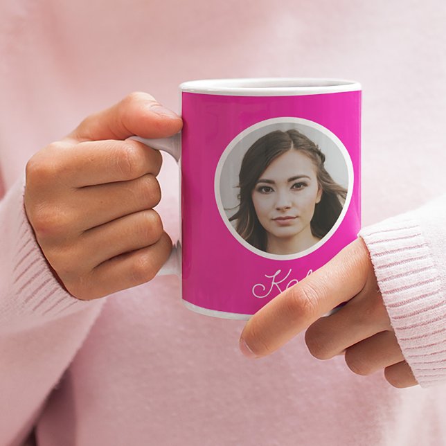 Anpassningsbar foto och namn monogrammad shock ros kaffemugg (Skapare uppladdad)