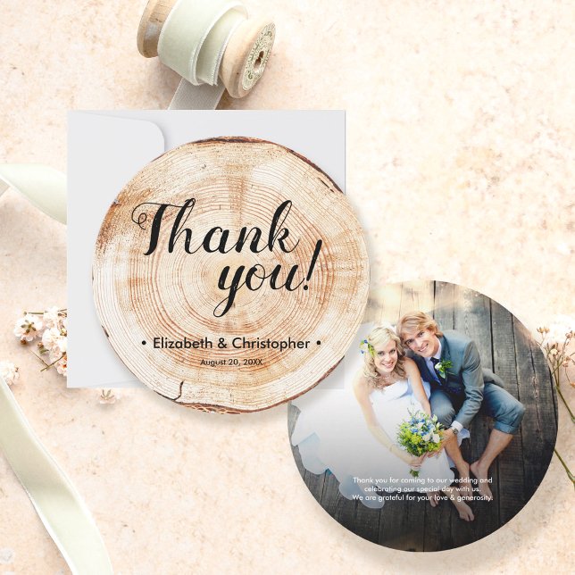 Anpassningsbar Foto - tack, Rustic Bröllop Inbjudningar (Rustic wood tree log ring custom photo thank you wedding round card.)