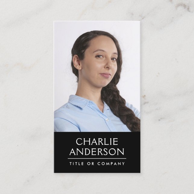 Anpassningsbar fotosvart lodrät, modernt minimalis visitkort (Framsida)