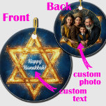 Anpassningsbar fotot & text Lycklig Hanukkah, Davi Julgransprydnad Keramik<br><div class="desc">Inledning av Anpassadet Hanukkah Star Ornament! Den här eleganten runt keramiska prydnadsföremål har en häpnadsväckande stjärna av David i ett strålande golden hue mot en djup blå bakgrund, som påminner om en stjärnnatt himmel. Visningen "Lycklig Hanukkah", som kan vara en personlig för dig, skapar texten en unik och tankfull gåva...</div>