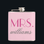 Anpassningsbar, fru Bröllop Flask | Bidragsgåvor Fickplunta<br><div class="desc">Anpassa den här snyggten med den framtida fru Gift efternamn. Perfektens gåva till en bachelorettfest! Rosa för magenta av BrightStor-hett,  kol-grått och ljust rosa färg kan anpassas med funktionen Anpassa den.</div>
