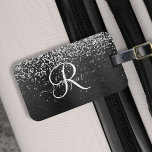 Anpassningsbar Glitter Black Gnistra Monogram Bagagebricka<br><div class="desc">Det är enkelt att anpassa trendigets elegant bagagemärkesdesign med söt silver mousserande glitter på en svart,  borstad metallisk bakgrund.</div>