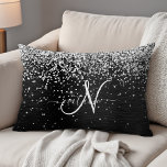 Anpassningsbar Glitter Black Gnistra Monogram Prydnadskudde<br><div class="desc">Anpassa enkelt eleganten av trendigets accentkuddar med söt silver mousserande glitter på en svart,  borstad metallisk bakgrund.</div>