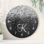 Anpassningsbar Glitter Black Gnistra Monogram Rund Klocka<br><div class="desc">Anpassa enkelt trendigets elegant- och klockdesign med söt silver mousserande glitter på en svart,  borstad metallisk bakgrund.</div>