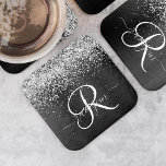 Anpassningsbar Glitter Black Gnistra Monogram Underlägg Papper Kvadrat<br><div class="desc">Det är enkelt att anpassa den här eleganten på trendiget med papper underlägg med söt silver mousserande glitter på en svart,  borstad metallisk bakgrund.</div>