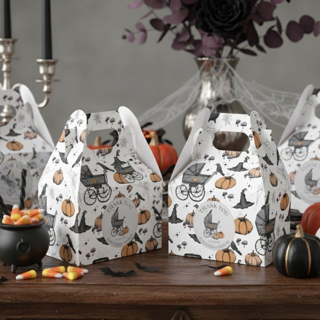 Anpassningsbar Goth Victorian Baby Carriage Hallow Presentaskar (Cute Gothic Halloween Baby Shower Favor Boxes in White. Spooky Vintage Baby Carriage Pumpkins Bats)