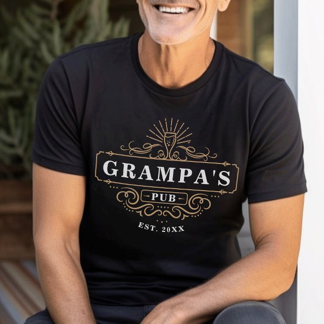 Anpassningsbar Grampas Pub-pub-år i hemmet T Shirt (Skapare uppladdad)