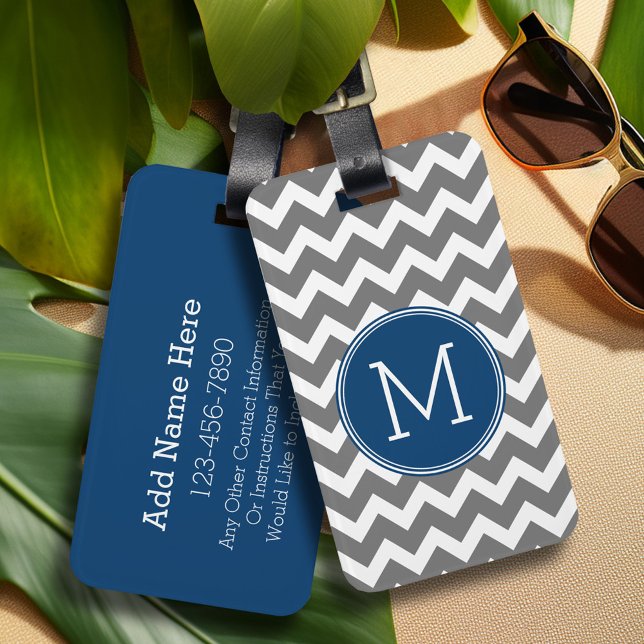 Anpassningsbar Grått Navy Blue Chevron Mönster Mon Bagagebricka (Personalized luggage tag - Add Your contact information and monogram)