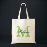 Anpassningsbar grönt monogram bröllop tote bags tygkasse<br><div class="desc">Personlig äpple grönt monogram bröllop till väskan för besättningen på bruden. Elegant namn logotyp design med monogrammad brev original- och snyggt-skript, kalligrafi-typografi. Tur vintage-presentidé för att bruden ska vara och mutor. Gör det för brudgummar, maid of honor, hedersbetygelse, budens mamma, mor i brudgummen, svärmor, blomsterflickor osv. Söt tuttar för roligt,...</div>