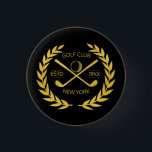 Anpassningsbar Guld Golf Klubb Elegant - minimalt  Knapp<br><div class="desc">Anpassningsbar guld golf klubb elegant, modern, minimalistisk chic. Personlig golf klubb knappnål med lagerkrans, två korsade golf klubbar och golf boll. Personlig golfknappnål med logotyp, namn, text, år osv. Knappen guld golf klubb i elegant sätter fast personlig för golf klubb, golfspelare, golfspelare, lag, tränare. Bladknapp för svartvit och Guld-anpassningsbar, golf-klubb...</div>