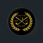 Anpassningsbar Guld Golf Klubb Elegant - minimalt  Knapp<br><div class="desc">Anpassningsbar guld golf klubb elegant, modern, minimalistisk chic. Personlig golf klubb knappnål med lagerkrans, två korsade golf klubbar och golf boll. Personlig golfknappnål med logotyp, namn, text, år osv. Knappen guld golf klubb i elegant sätter fast personlig för golf klubb, golfspelare, golfspelare, lag, tränare. Bladknapp för svartvit och Guld-anpassningsbar, golf-klubb...</div>