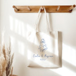 Anpassningsbar Handskriven Fransk Blue Doodle Bröl Tygkasse<br><div class="desc">Fira din speciella dag med denna Vintage Anpassningsbar Handskriftlig Fransk Blue Doodle Bröllop Cake Tote Bag. Med en charmerande blå och vit Fransk dodle tårta teckning och en vintage coquette-buk kombinerar den här toten en minimalistisk elegant med en viskös, lekfull estetisk. Det handskrivna manuset och trendiget boho stil gör det...</div>