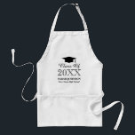 Anpassningsbar i 2025 års studentfest BBQ Förkläde<br><div class="desc">Anpassningsbar i 2025 års studentfest i högskolan BBQ-apron. Elegant med svart tassel-hatt och textmall. Lägg till ditt eget år och namn.. Roligt för student studenter,  lektioner,  lärare osv.</div>
