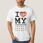 Anpassningsbar I kärlek min flickväns fotostöld T Shirt<br><div class="desc">Gör din egen Zazzle i kärlek till min flickvänskjorta! Skapa din egen kringe, roliga bf-årsjubileum. Tvinga din pojkvän att bära den här toppen söta skjortan hela tiden och avskräcka honom från att vara otrogen. Han kommer att få många komplimanger i skolan eller på arbetsplatsen. Skjortan "I kärlek min flickvän" är...</div>