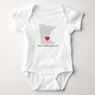 Anpassningsbar i Minnesota-staten Kärlek Baby Tee